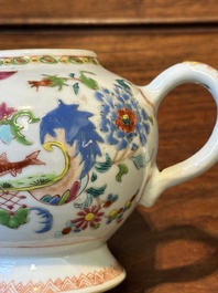 Th&eacute;i&egrave;re couverte en porcelaine de Chine famille rose &agrave; d&eacute;cor 'Pompadour', Qianlong