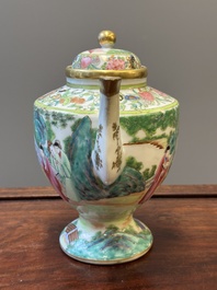 Twee fijne Chinese Canton famille rose theepotten, 19e eeuw