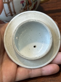 Een Chinese vergulde famille rose theepot, Yongzheng