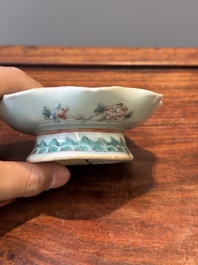 Une collection vari&eacute;e de huit pi&egrave;ces en porcelaine de Chine famille rose, 18/19&egrave;me