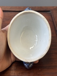 Paire de sauci&egrave;res et terrines couvertes en porcelaine de Chine en bleu et blanc, Qianlong