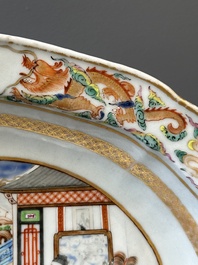 Een ovale Chinese Canton famille rose kom met figuratief decor, 19e eeuw