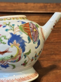 Th&eacute;i&egrave;re couverte en porcelaine de Chine famille rose &agrave; d&eacute;cor 'Pompadour', Qianlong