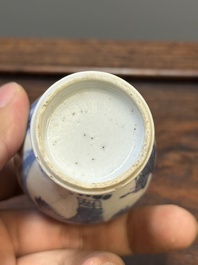 Vijf Chinese blauw-witte vazen, Kangxi