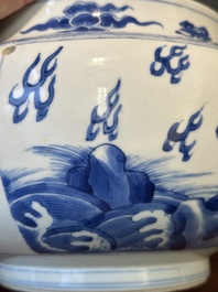 Een Chinese blauw-witte kom met mythische dieren, Kangxi