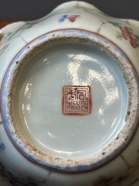 Une collection vari&eacute;e de huit pi&egrave;ces en porcelaine de Chine famille rose, 18/19&egrave;me