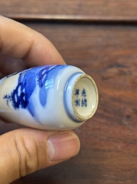 Zes Chinese blauw-witte snuifflessen, 19de eeuw