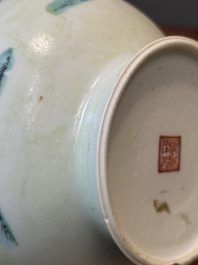 Une collection vari&eacute;e de huit pi&egrave;ces en porcelaine de Chine famille rose, 18/19&egrave;me