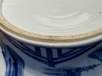 Vase en porcelaine de Chine en bleu et blanc &agrave; d&eacute;cor des 'Longues Dames', Kangxi