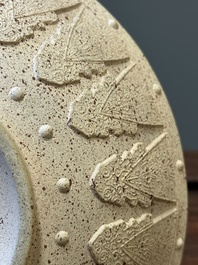 Een grote Chinese Yixing steengoed kom met reli&euml;fdecor, Qianlong merk, 18/19e eeuw