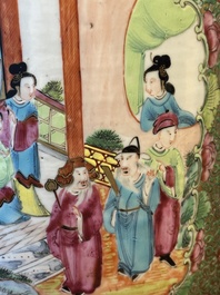 Paire de vases de forme rouleau en porcelaine de Chine famille rose de Canton, 19&egrave;me