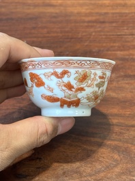 Vier Chinese famille rose en ijzerrode koppen en schotels, Yongzheng/Qianlong