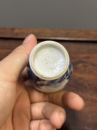 Vijf Chinese blauw-witte vazen, Kangxi