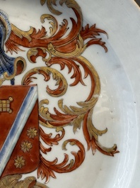 Un plat armori&eacute; et une assiette aux armes de De Heere pour le march&eacute; hollandais en porcelaine de Chine, Qianlong