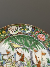 Une paire d'assiettes en porcelaine de Chine en bleu et blanc surd&eacute;cor&eacute; en Canton, une assiette aux gar&ccedil;ons jouant et une assiette ajour&eacute;e, 19&egrave;me