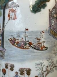 Paire de beaux vases de forme lanterne en porcelaine de Chine famille rose &agrave; d&eacute;cor des 'cent gar&ccedil;ons', marque Yan Xi Tong He 燕囍同和, R&eacute;publique