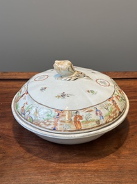 Une terrine couverte &agrave; deux compartiments et une assiette monogramm&eacute;e en porcelaine de Chine famille rose de Canton, 19&egrave;me