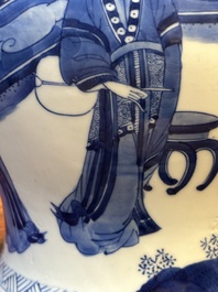 Vase en porcelaine de Chine en bleu et blanc &agrave; d&eacute;cor des 'Longues Dames', Kangxi