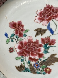 Five Chinese famille rose plates with floral design, Yongzheng/Qianlong