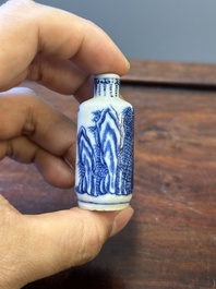 Zes Chinese blauw-witte snuifflessen, 19de eeuw