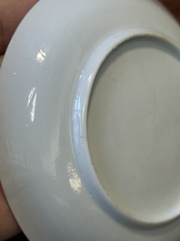 Tasse et soucoupe en porcelaine de Chine famille rose &agrave; d&eacute;cor d'une dame avec un gar&ccedil;on, Yongzheng