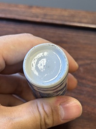 Zes Chinese blauw-witte snuifflessen, 19de eeuw
