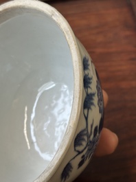 Paire de sauci&egrave;res et terrines couvertes en porcelaine de Chine en bleu et blanc, Qianlong