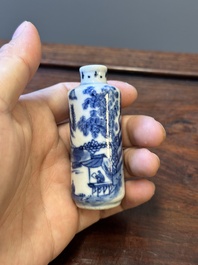 Zes Chinese blauw-witte snuifflessen, 19de eeuw