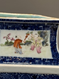Een zeldzame Chinese ruitvormige Canton famille rose 'visser, houthakker, boer en geleerde 漁樵耕讀圖' vaas, Qianlong