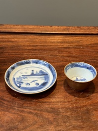 Een verzameling van 23 Chinese koppen en schotels, Kangxi/Qianlong