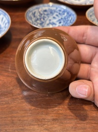 Een verzameling van 23 Chinese koppen en schotels, Kangxi/Qianlong