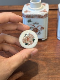 A pair of Chinese famille verte square tea caddies, Kangxi