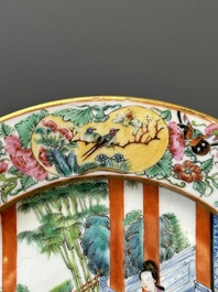 Assiette en porcelaine de Chine famille rose de Canton &agrave; d&eacute;cor narratif, 19&egrave;me