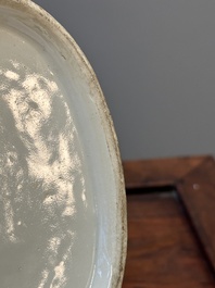 Twee fijne Chinese Canton famille rose theepotten, 19e eeuw