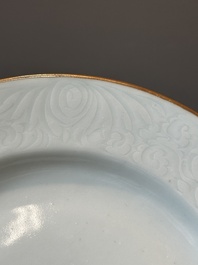 Een Chinese wapenschotel met het wapen van de familie Broman voor de Zweedse markt, Qianlong, ca. 1747