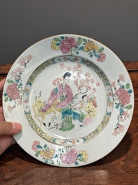 Assiette en porcelaine de Chine famille rose &agrave; d&eacute;cor 'Magu', Yongzheng