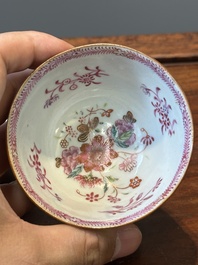 Een verzameling van 23 Chinese koppen en schotels, Kangxi/Qianlong