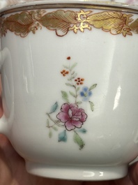 Een paar gemonogrammeerde Chinese roze-ge&euml;mailleerde borden en een paar koppen en schotels met wapendeor, Yongzheng/Qianlong