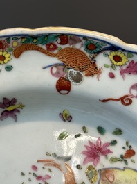 Collection de sept pi&egrave;ces en porcelaine de Chine famille rose &agrave; d&eacute;cor de feuilles de tabac, Qianlong