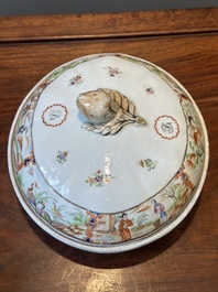 Une terrine couverte &agrave; deux compartiments et une assiette monogramm&eacute;e en porcelaine de Chine famille rose de Canton, 19&egrave;me