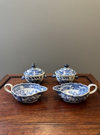 Paire de sauci&egrave;res et terrines couvertes en porcelaine de Chine en bleu et blanc, Qianlong