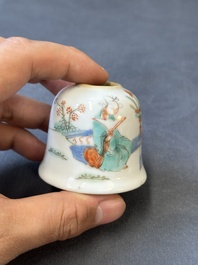 Groupe de trois objets de bureau d'&eacute;rudit en porcelaine de Chine famille rose, marque de Qianlong, 19/20&egrave;me
