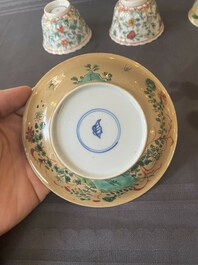 Twee paar Chinese famille verte koppen en schotels, Kangxi