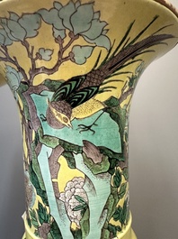 Paire de vases de forme 'gu' en biscuit &eacute;maill&eacute; verte mont&eacute;s en lampes en bronze dor&eacute;, Chine, 19&egrave;me