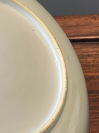 Paire d'assiettes en porcelaine de Chine de style Kakiemon d&eacute;cor&eacute;es aux Pays-Bas, 18&egrave;me