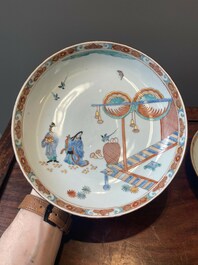 Paire d'assiettes en porcelaine de Chine de style Kakiemon d&eacute;cor&eacute;es aux Pays-Bas, 18&egrave;me