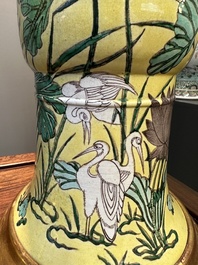 Paire de vases de forme 'gu' en biscuit &eacute;maill&eacute; verte mont&eacute;s en lampes en bronze dor&eacute;, Chine, 19&egrave;me