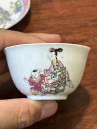 Tasse et soucoupe en porcelaine de Chine famille rose &agrave; d&eacute;cor d'une dame avec un gar&ccedil;on, Yongzheng
