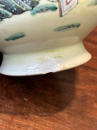 Une collection vari&eacute;e de huit pi&egrave;ces en porcelaine de Chine famille rose, 18/19&egrave;me