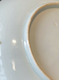 Paire d'assiettes en porcelaine de Chine de style Kakiemon d&eacute;cor&eacute;es aux Pays-Bas, 18&egrave;me